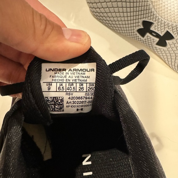 Under Armour - Picture 4 of 4